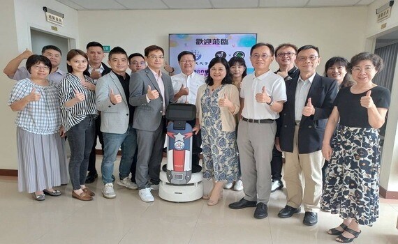 智慧科技走進中臺校園！羅宋堂捐SEGWAY機器人　助提升研究量能 - https://www.watchmedia01.com