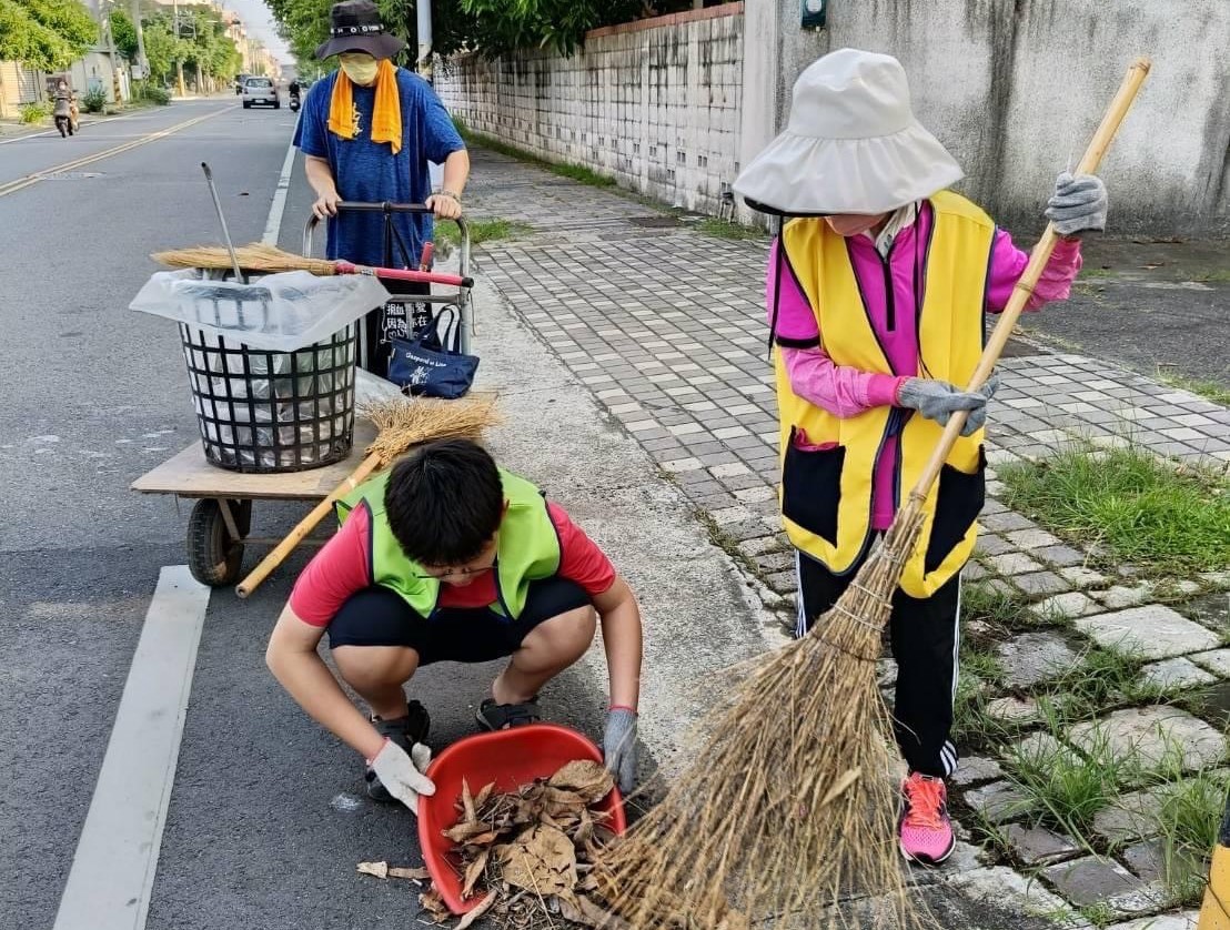 颱風後志善環保行善協會熱血清掃　36位志工揮汗淨化社區 創下清理垃圾新高 - https://www.watchmedia01.com