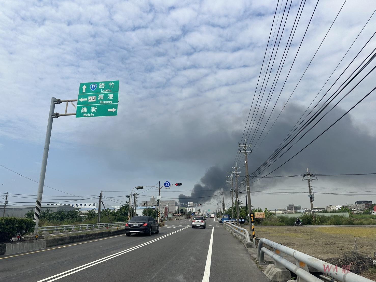 高雄塑膠粒倉庫火災《黑煙》竄天際　警消出動41車85人積極搶救　 - https://www.watchmedia01.com