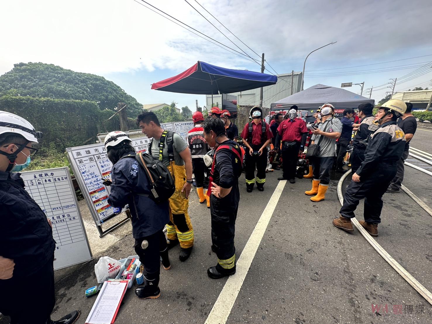 高雄塑膠粒倉庫火災《黑煙》竄天際　警消出動41車85人積極搶救　 - https://www.watchmedia01.com
