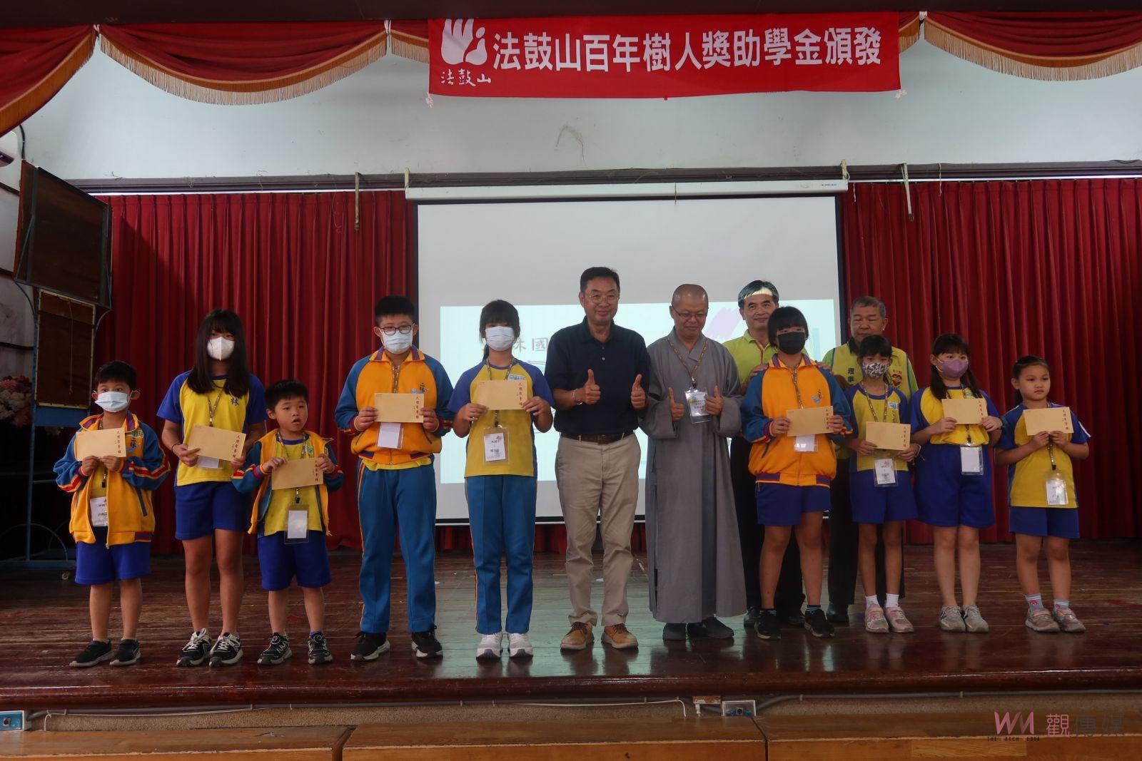 （有影片）／跨域慈善力！法鼓山頒發百年樹人獎助學金　112位學子受惠 - https://www.watchmedia01.com