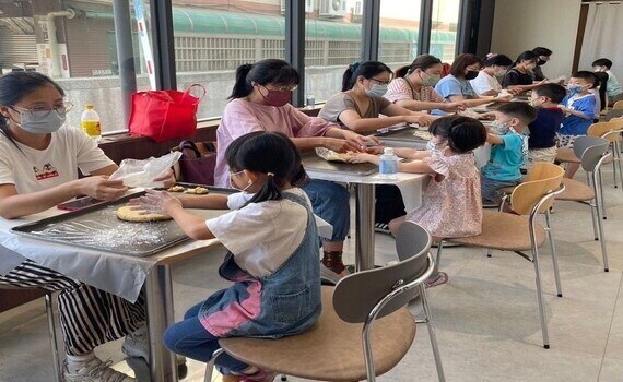 親子烘焙初體驗　弘毓攜沙鹿名店拾個月 打造慢啼寶貝「毓您一起」 - https://www.watchmedia01.com