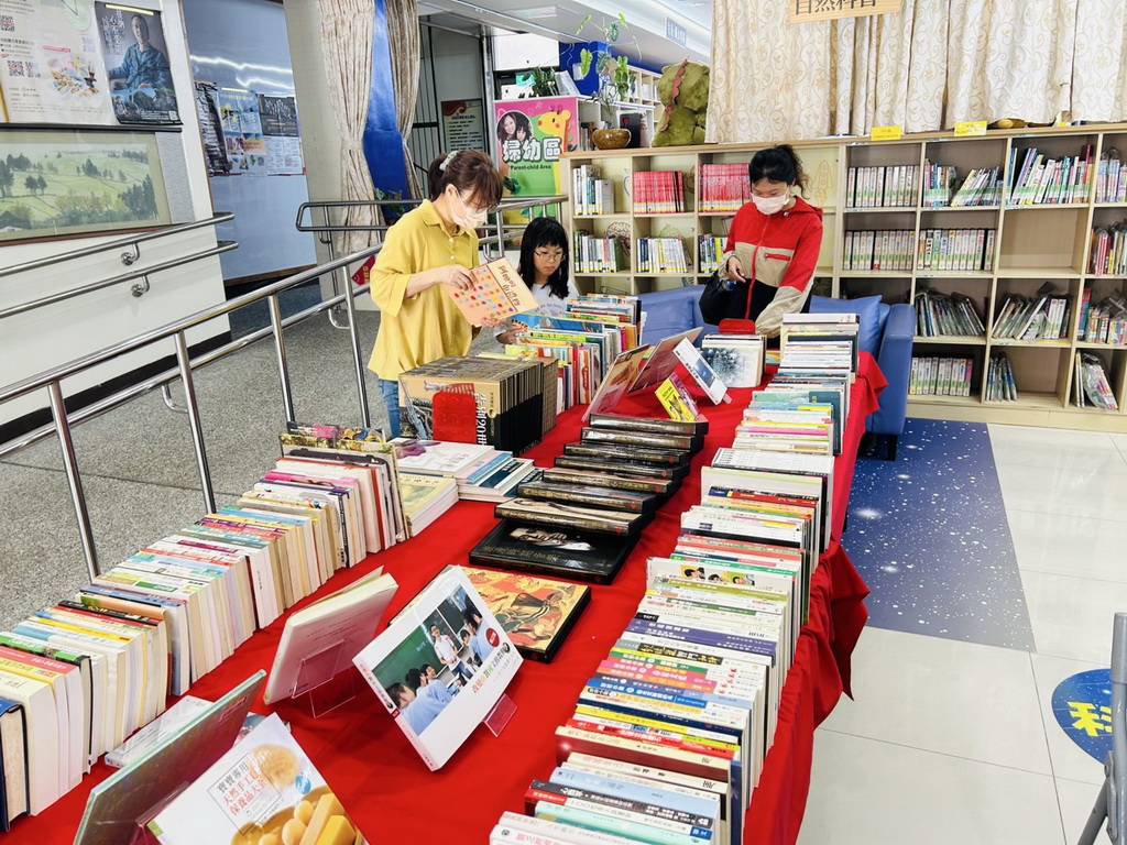 埔心鄉圖辦理好書交換，張佩瑩鄉長期勉學子多元閱讀長大有益! - https://www.watchmedia01.com