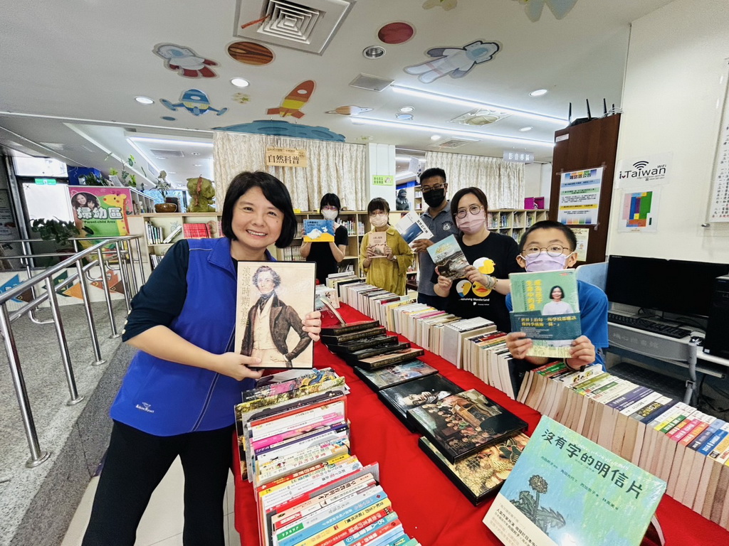 埔心鄉圖辦理好書交換，張佩瑩鄉長期勉學子多元閱讀長大有益! - https://www.watchmedia01.com