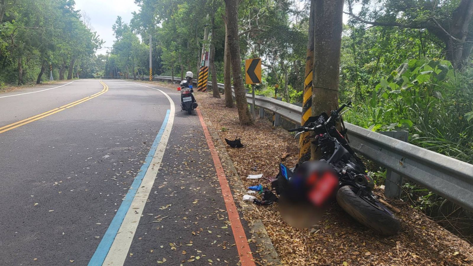 彰139又傳車禍！騎士返鄉自撞路樹　重機「撞擊解體」 - https://www.watchmedia01.com