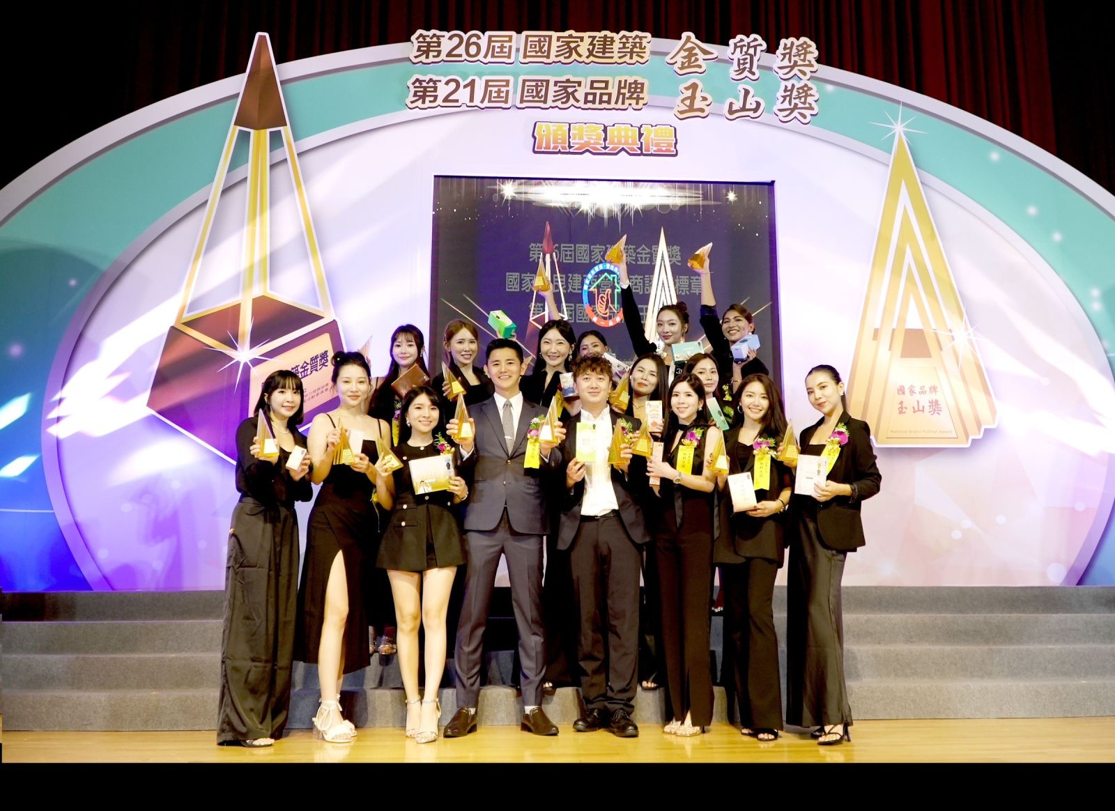 總統府表揚！婕樂纖2024年再度橫掃「國家品牌玉山獎」19項大獎 - https://www.watchmedia01.com