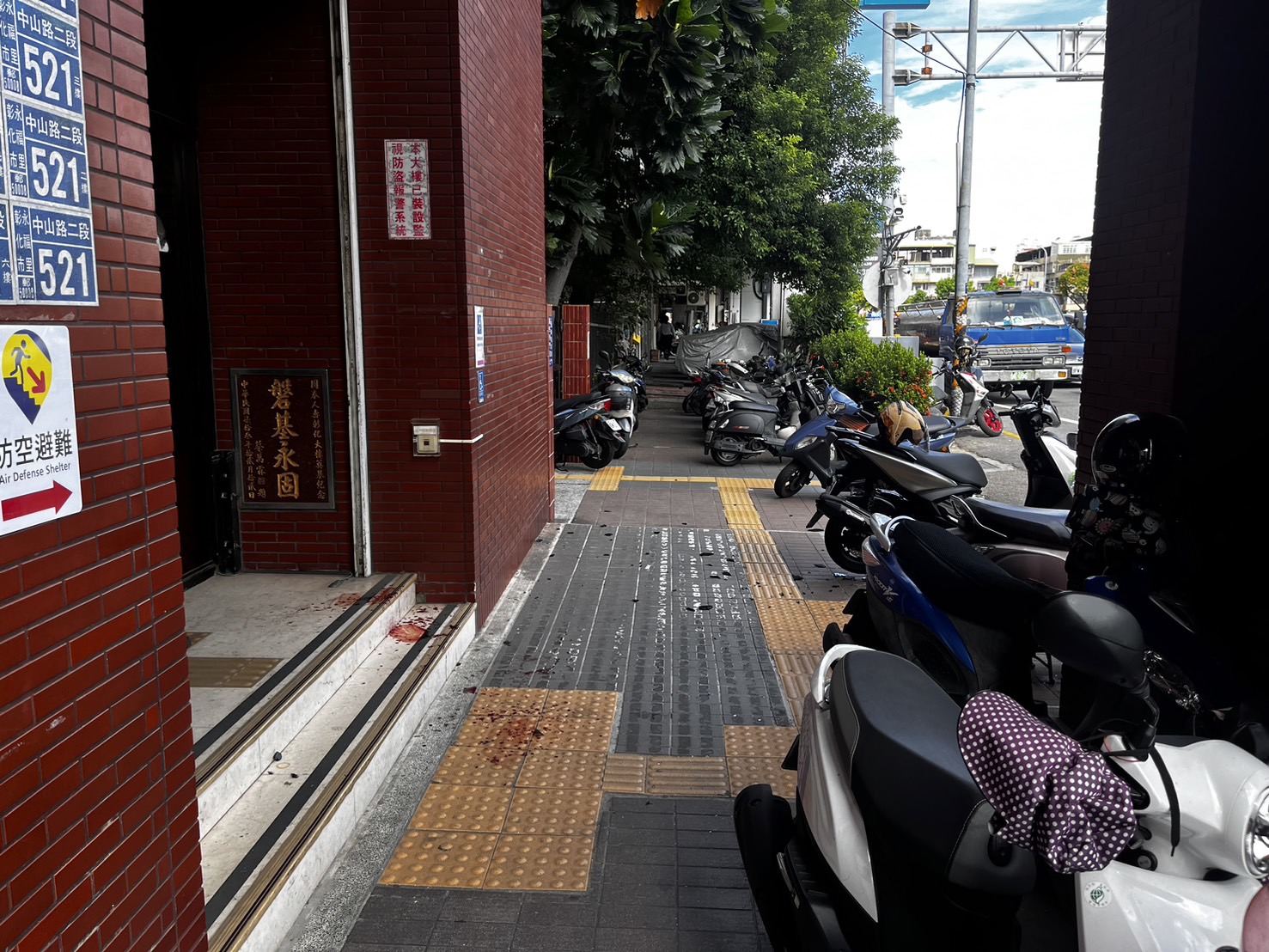 （有影片）／天降禍患　強風引發彰化市國泰人壽大樓玻璃掉落　女子被砸中 - https://www.watchmedia01.com