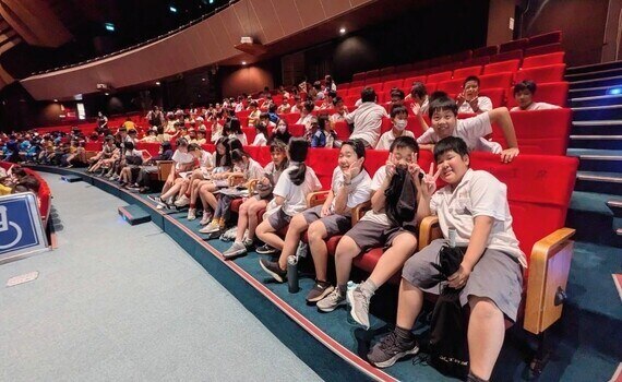 走入市民劇場　500名中市師生搶先看極至舞團新作 - https://www.watchmedia01.com