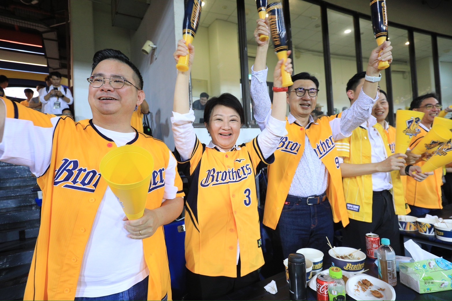 中信兄弟4：1封王！ 盧秀燕親臨球場與2萬球迷見證同歡 - https://www.watchmedia01.com