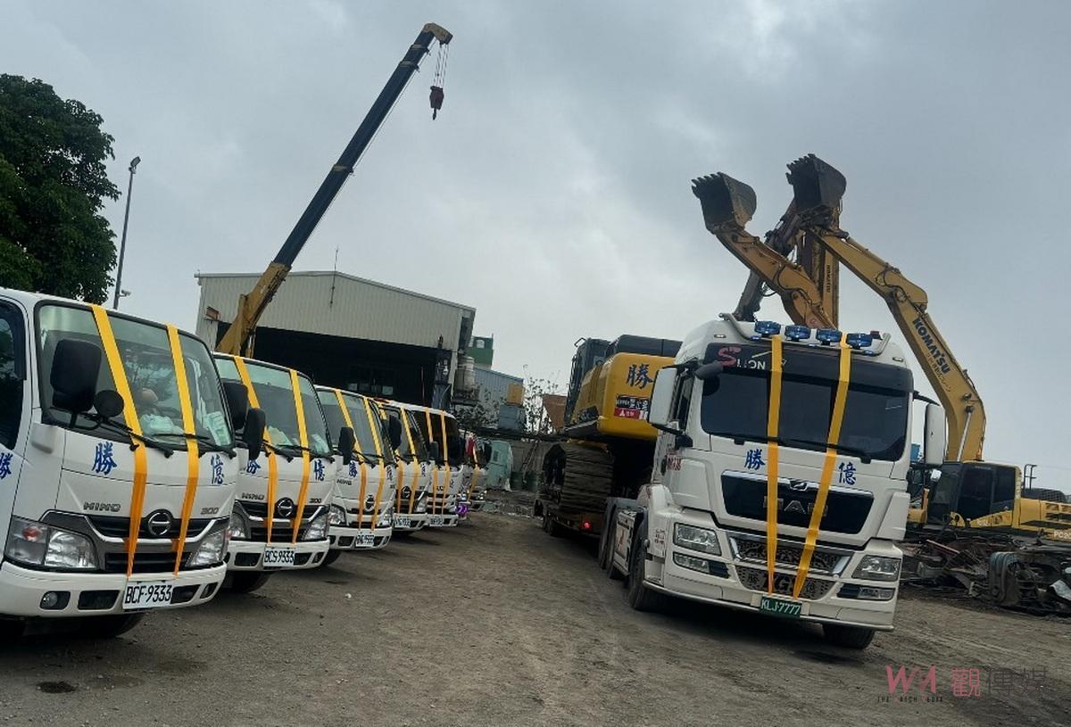 （有影片）／和美吊車大王林煙欽人生畢業典禮　黃絲帶吊車隊壯觀送行 - https://www.watchmedia01.com