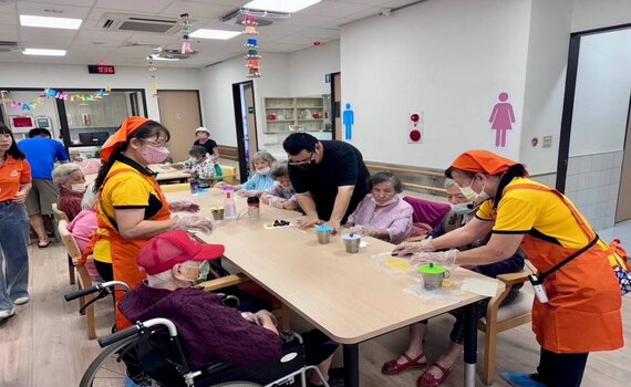 體驗手作樂趣　中臺科大謙和賀日照中心攜大里農會 伴長輩享烘焙時光 - https://www.watchmedia01.com