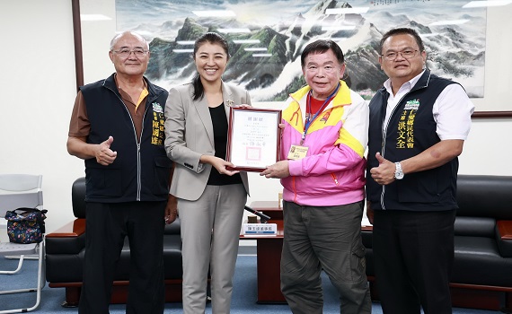 許縣長感謝臺北市松山慈祐宮捐贈仁愛鄉2輛9人座車輛 - https://www.watchmedia01.com