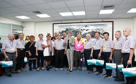 許縣長感謝臺北市松山慈祐宮捐贈仁愛鄉2輛9人座車輛 - https://www.watchmedia01.com