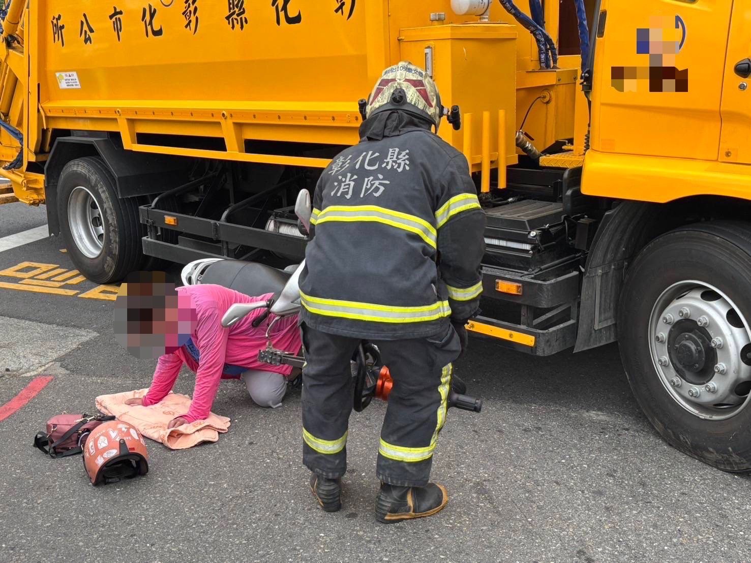又是內輪差！彰化市垃圾車擦撞機車　女騎士小腿卡住受傷 - https://www.watchmedia01.com