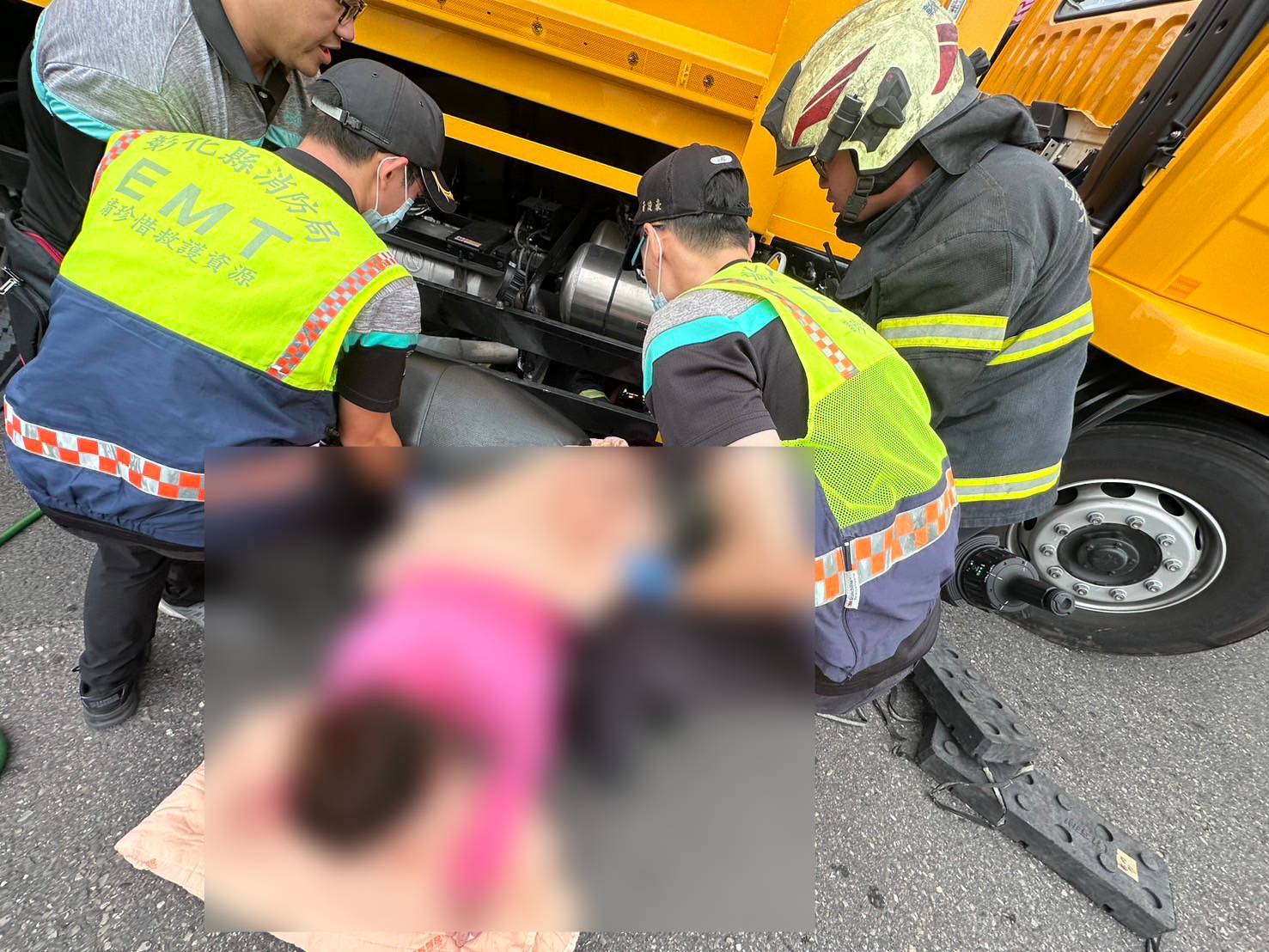 又是內輪差！彰化市垃圾車擦撞機車　女騎士小腿卡住受傷 - https://www.watchmedia01.com