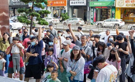 「JINS GO」中市公益巡迴 前進中友百貨　藝人蔡昌憲演唱與粉絲同樂 - https://www.watchmedia01.com