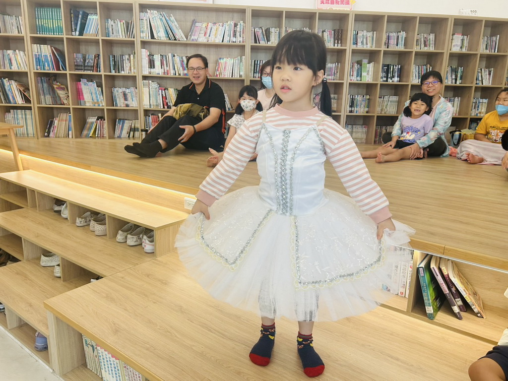 員東國小凃惠萍校長昇華社區交流 共讀站享受親子好時光 - https://www.watchmedia01.com