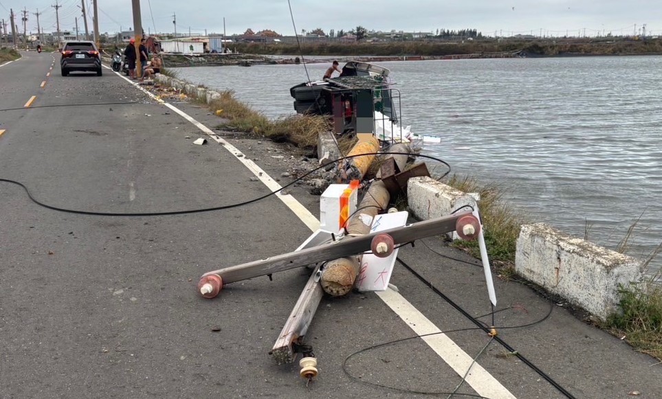 港區智慧型監視輔助救援成功　海巡警消攜手救援魚塭車禍兩傷者脫險 - https://www.watchmedia01.com