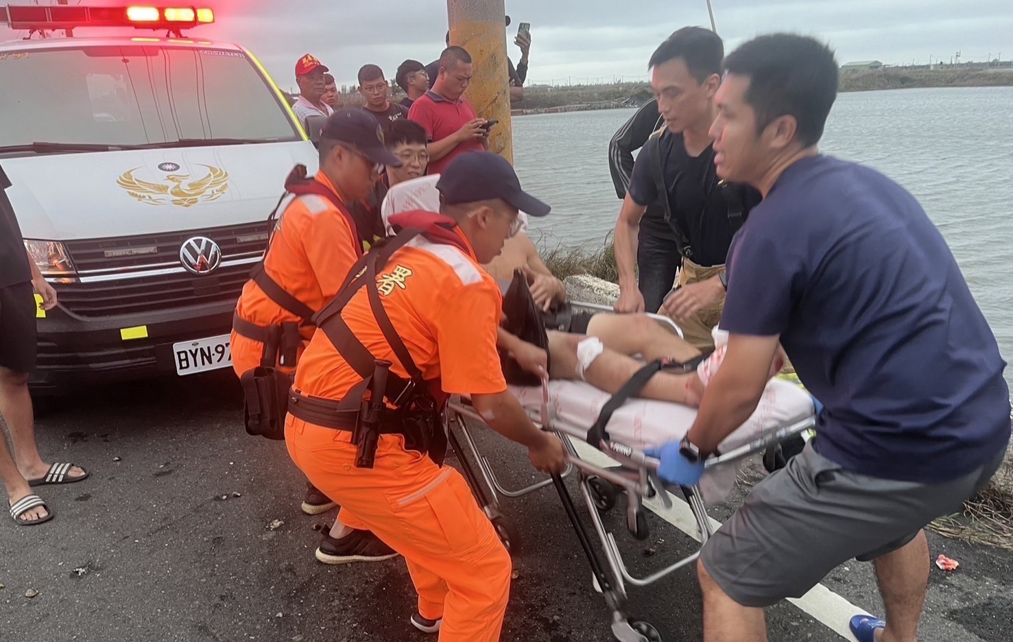 港區智慧型監視輔助救援成功　海巡警消攜手救援魚塭車禍兩傷者脫險 - https://www.watchmedia01.com