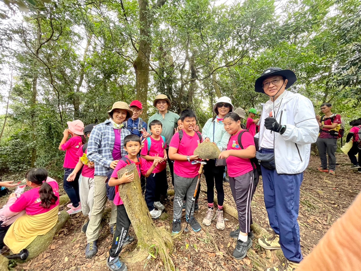 （有影片）／香田國小小四生挑戰三員縱走　體驗山野教育與自然環境挑戰 - https://www.watchmedia01.com