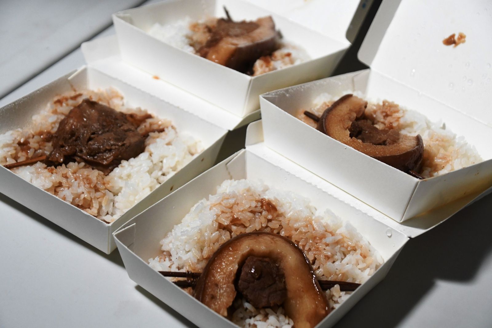 （有影片）／12強棒球賽中華隊勇奪世界冠軍　彰化爌肉飯應援嗨翻全場 - https://www.watchmedia01.com