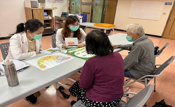 埔榮營養師帶長者DIY棒棒糖飯糰 學習六大類食物營養 - https://www.watchmedia01.com
