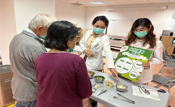 埔榮營養師帶長者DIY棒棒糖飯糰 學習六大類食物營養 - https://www.watchmedia01.com