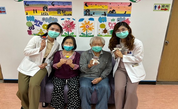 埔榮營養師帶長者DIY棒棒糖飯糰 學習六大類食物營養 - https://www.watchmedia01.com