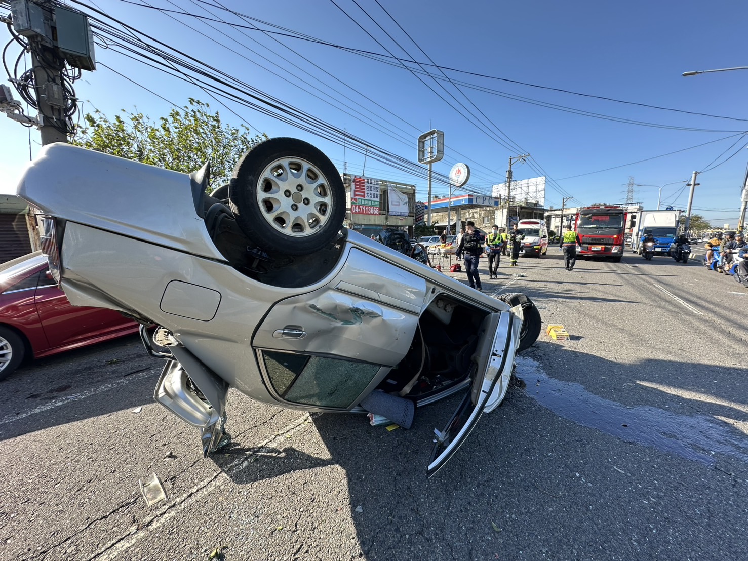 （有影片）／連環追撞車禍　花壇鄉9輛車受波及　一名男性傷者送醫 - https://www.watchmedia01.com