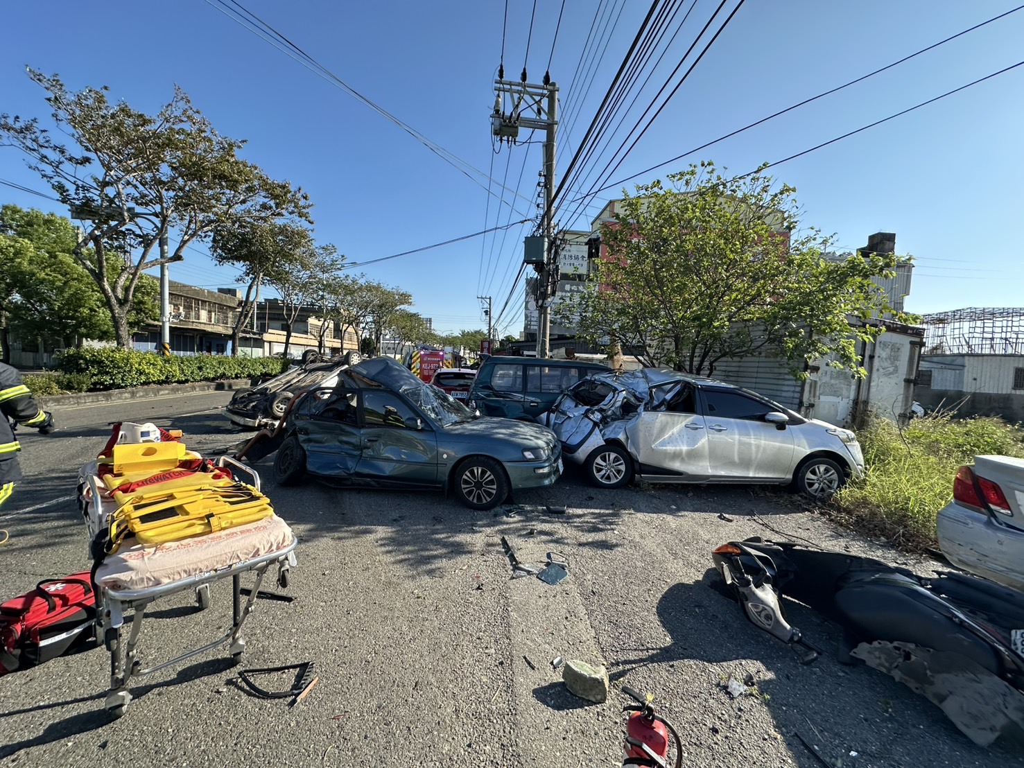 （有影片）／連環追撞車禍　花壇鄉9輛車受波及　一名男性傷者送醫 - https://www.watchmedia01.com