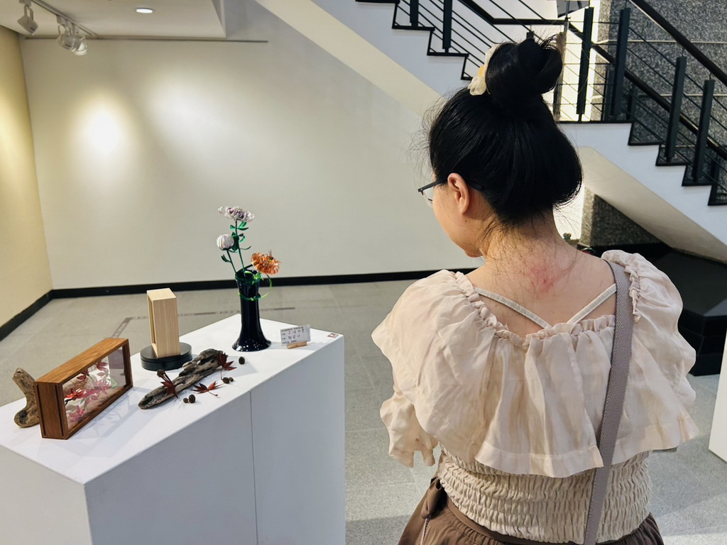 黃瑪莉師生纏花展走入藝術殿堂 將傳統飾品春仔花賦予新生 - https://www.watchmedia01.com