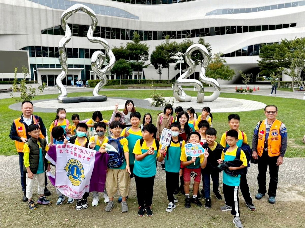 建國獅子會前會長陳金發、陳皇錡與文祥國小師生 一起從圖書館走讀看天下 - https://www.watchmedia01.com