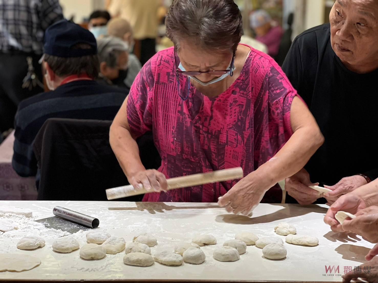 （有影片）／長輩重溫手作樂趣　彰化榮家餡餅活動暖心又美味 - https://www.watchmedia01.com
