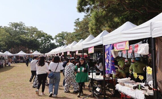 品味幸福滋味！千人湧入校園騎馬、餵小牛、逛市集　東海大學牛奶節熱鬧登場 - https://www.watchmedia01.com