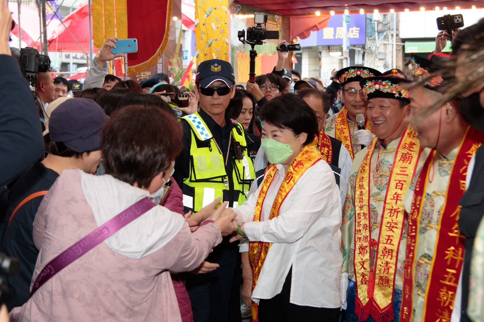 中市豐原慈濟宮百年建醮封街普渡1.5萬桌 盧秀燕祈求國泰民安 - https://www.watchmedia01.com