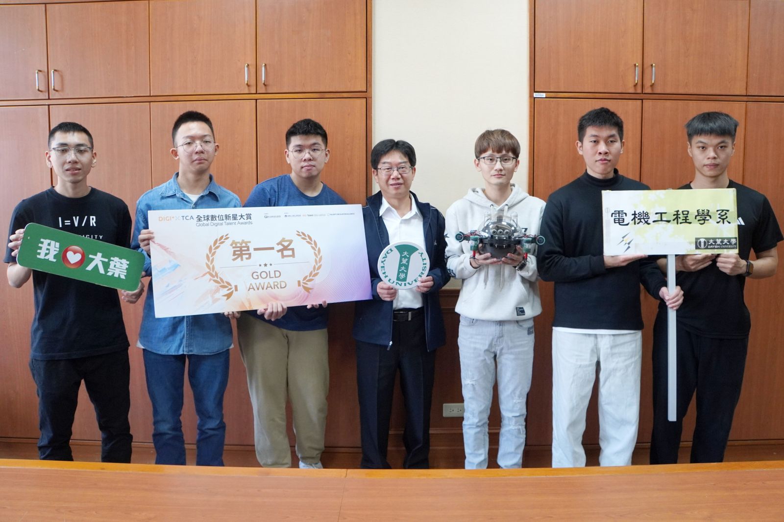 （有影片）／大葉攜手船舶中心打造水下「濤寶」 勇奪數位新星大賞冠軍 - https://www.watchmedia01.com