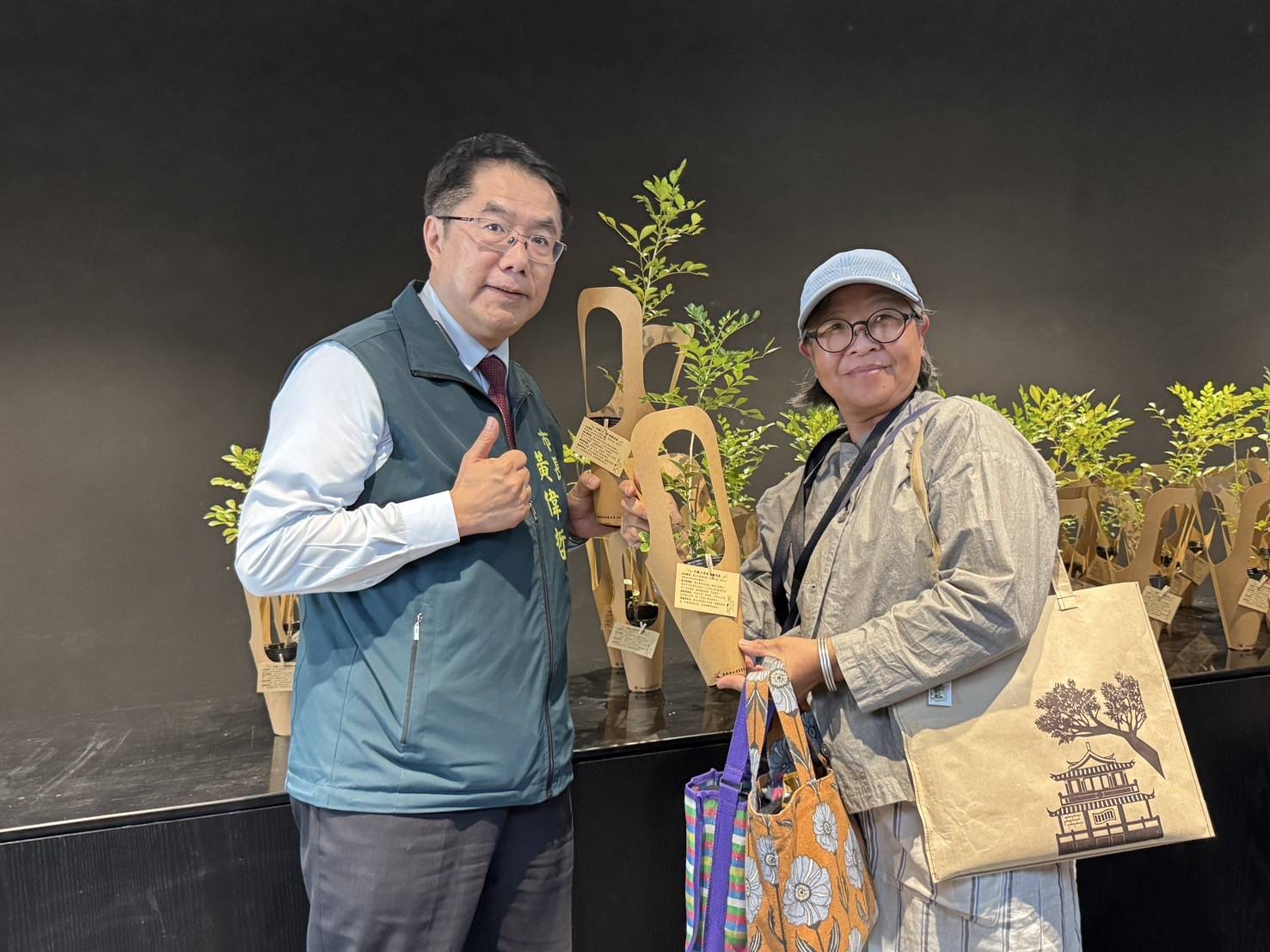 在老樹年輪裡細數臺南400年 臺南市政府出版老樹專書 - https://www.watchmedia01.com