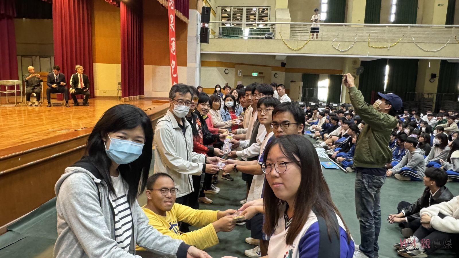（有影片）／溪湖高中「祝福包高中」祈福活動　為512名應屆考生加油打氣 - https://www.watchmedia01.com