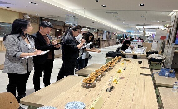 金子半之助10週年祭首度聯名吃貨恐龍　經典天丼加價購超萌帆布包 - https://www.watchmedia01.com