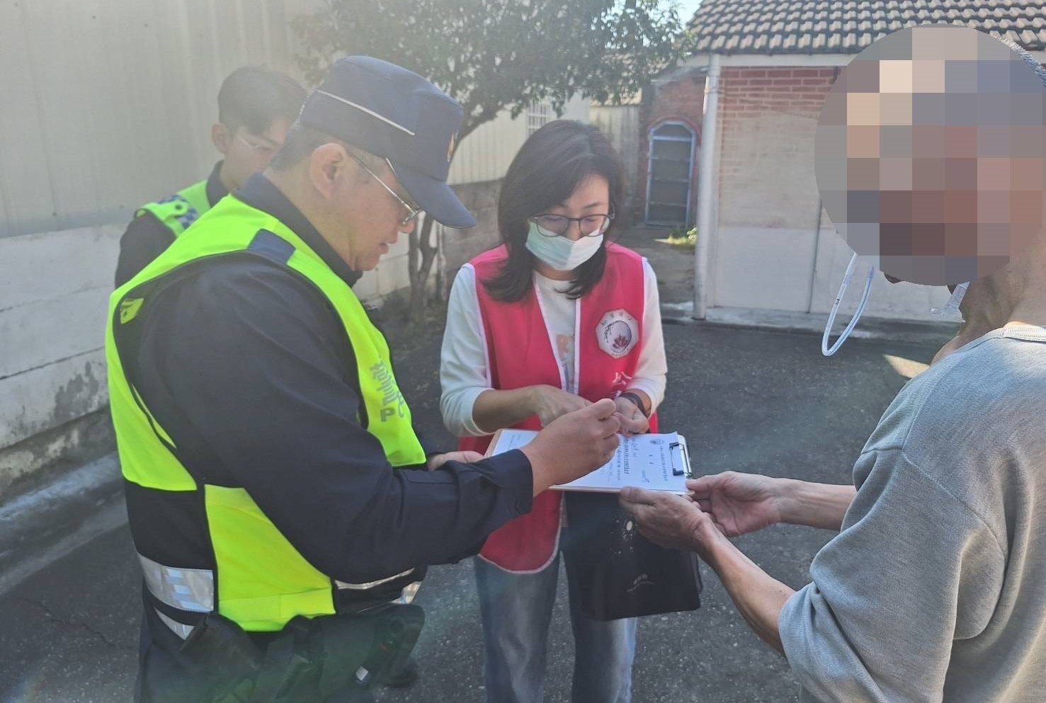 虎尾警助舌癌患者解困境　關懷延續至百歲母親 - https://www.watchmedia01.com