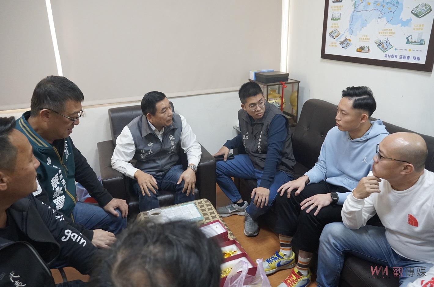 （有影片）／世界棒球12強國手江國豪返鄉　東勢鄉長張健福和鄉親熱情迎接 - https://www.watchmedia01.com