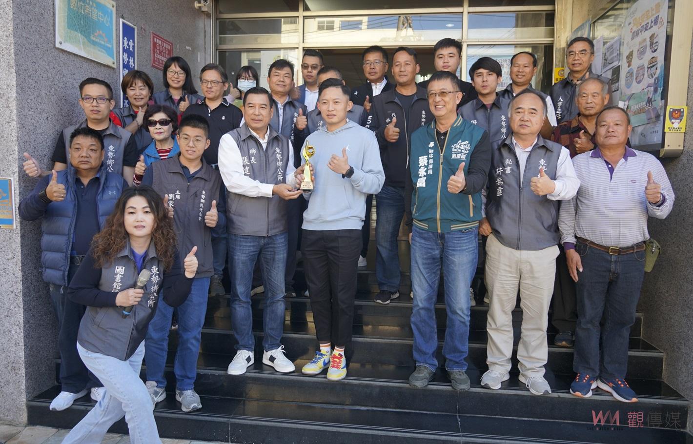 （有影片）／世界棒球12強國手江國豪返鄉　東勢鄉長張健福和鄉親熱情迎接 - https://www.watchmedia01.com