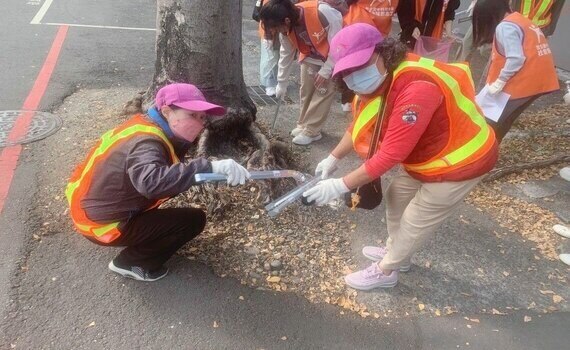 煙蒂不落地！中市環保局攜手台中科大師生及在地民眾 聯手淨街撿煙蒂 - https://www.watchmedia01.com