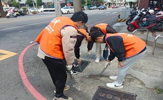 煙蒂不落地！中市環保局攜手台中科大師生及在地民眾 聯手淨街撿煙蒂 - https://www.watchmedia01.com