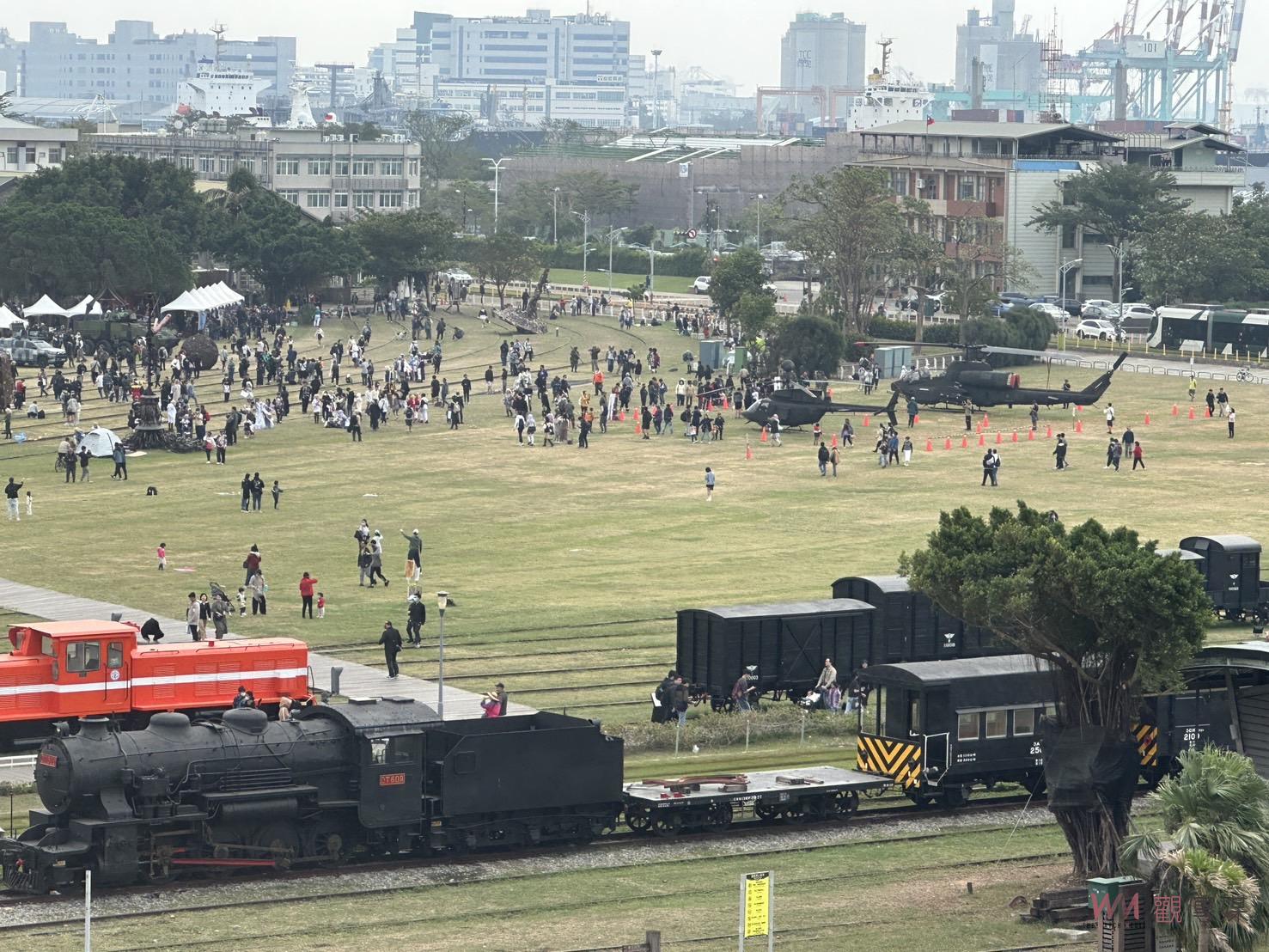 最新！萬人朝聖　高雄哈瑪星鐵道園區上演動漫軍武戰紀　戰搜直升機、裝甲車威風助陣 - https://www.watchmedia01.com