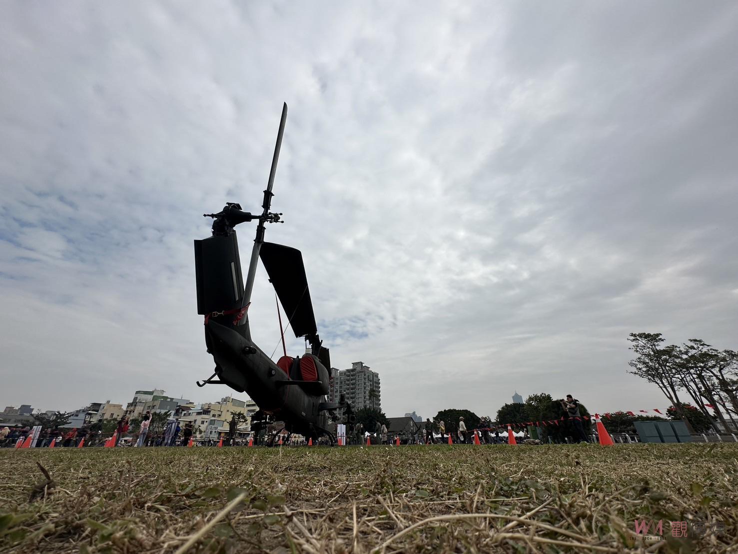 最新！萬人朝聖　高雄哈瑪星鐵道園區上演動漫軍武戰紀　戰搜直升機、裝甲車威風助陣 - https://www.watchmedia01.com