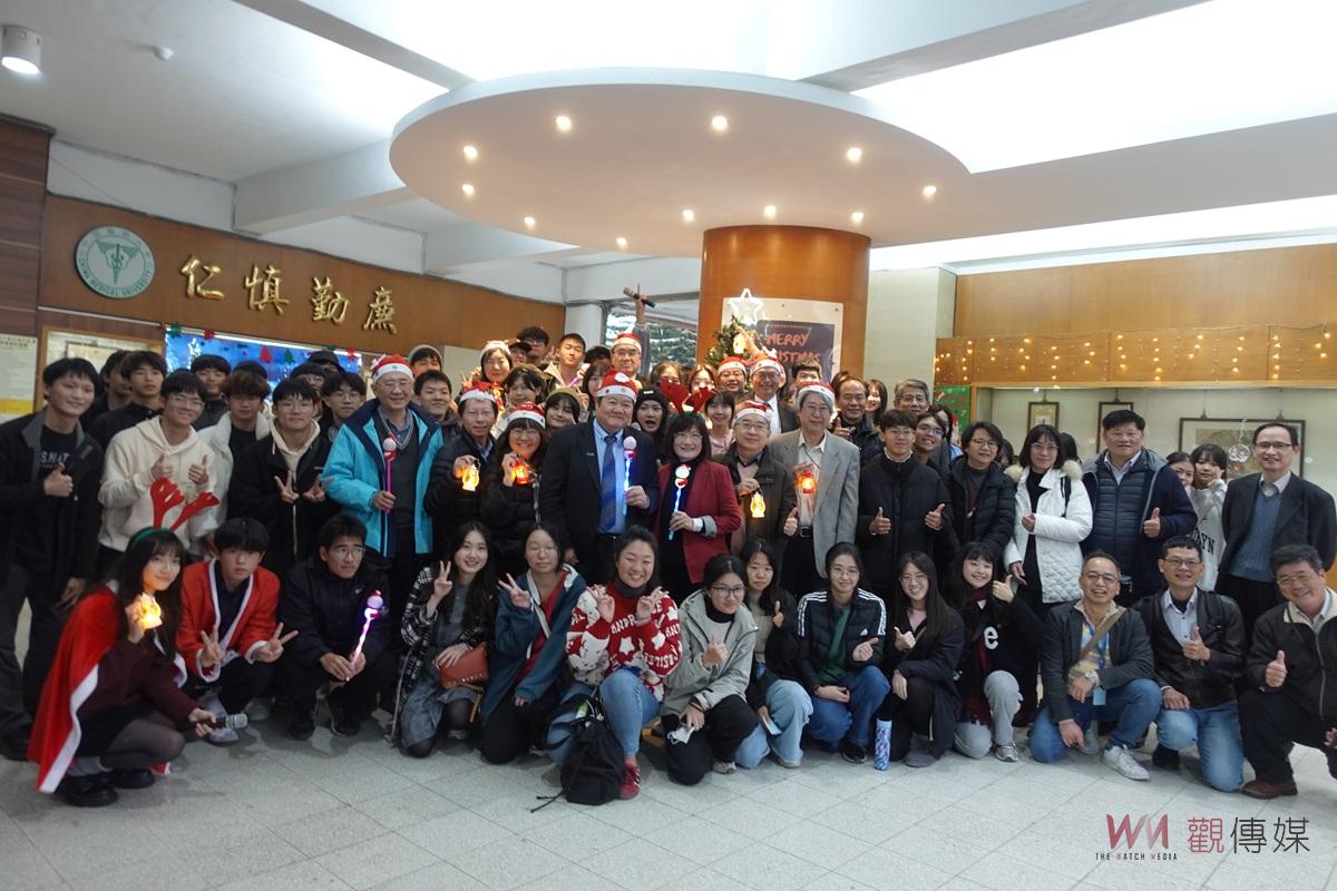 耶誕點燈溫馨祝福 中國醫藥大學北港分部師生歲末呷辦桌唱歌表演同歡樂 - https://www.watchmedia01.com