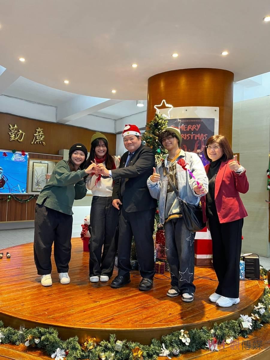 耶誕點燈溫馨祝福 中國醫藥大學北港分部師生歲末呷辦桌唱歌表演同歡樂 - https://www.watchmedia01.com