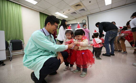 搶救出生率！臺中醫院「婦幼教」聯手　讓年輕人敢生敢養還養的好 - https://www.watchmedia01.com