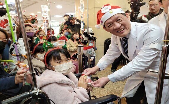 溫馨傳愛！中醫大附醫 「相信希望相信愛」聖誕點燈音樂會登場 - https://www.watchmedia01.com
